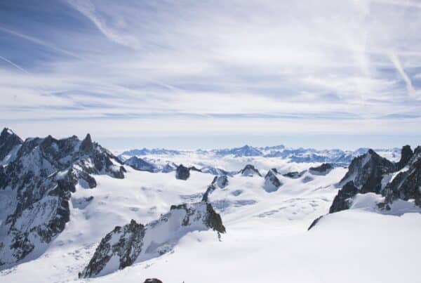 Tips for planning your ski vacation as a family