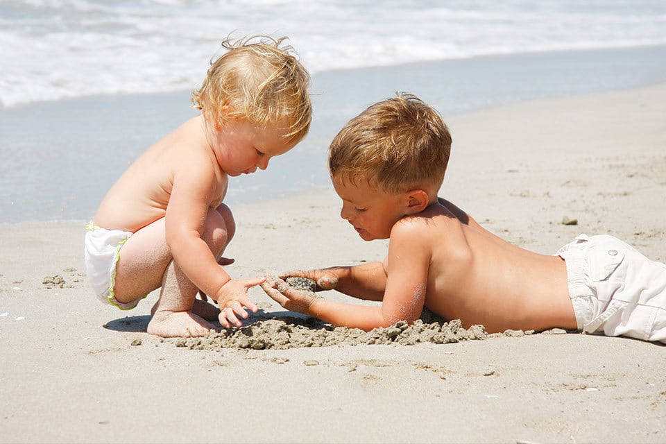 10 Essential beach hacks for parents with babies and toddlers